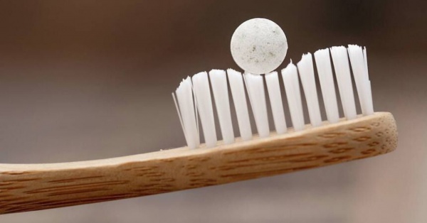 PLASTİK TÜP ATIKLARINA ÇÖZÜM OLARAK TABLET DİŞ MACUNU